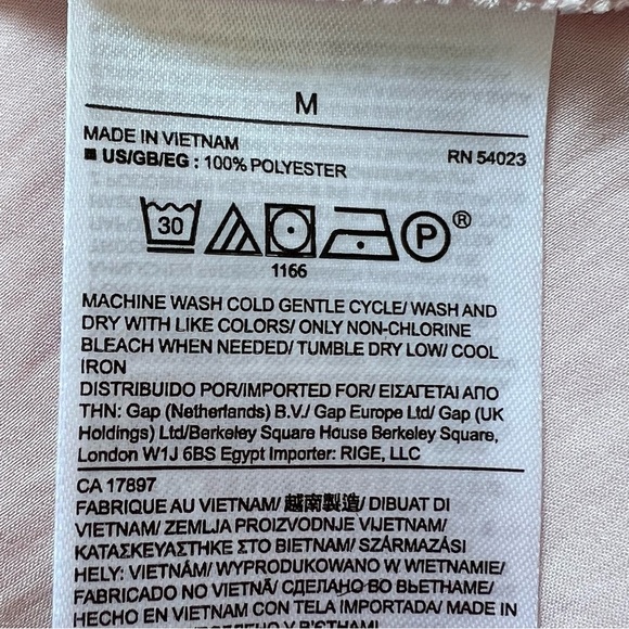 ⭐️ Banana Republic Soft Pink Satin Tiered Ruffle Hem Sleeveless Blouse MEDIUM - Picture 9 of 9